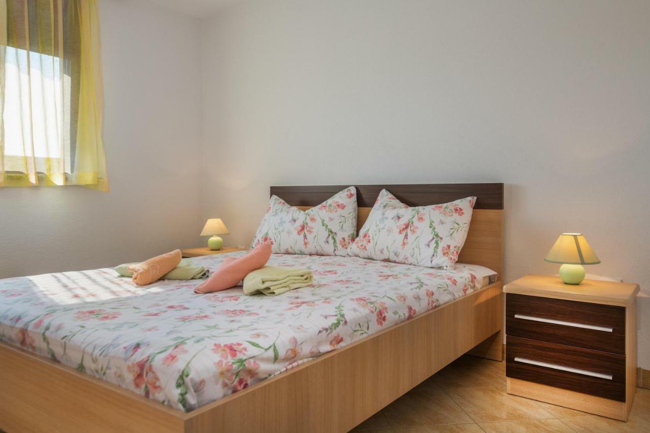 Ferienhaus Mary Ližnjan Eksteriør billede